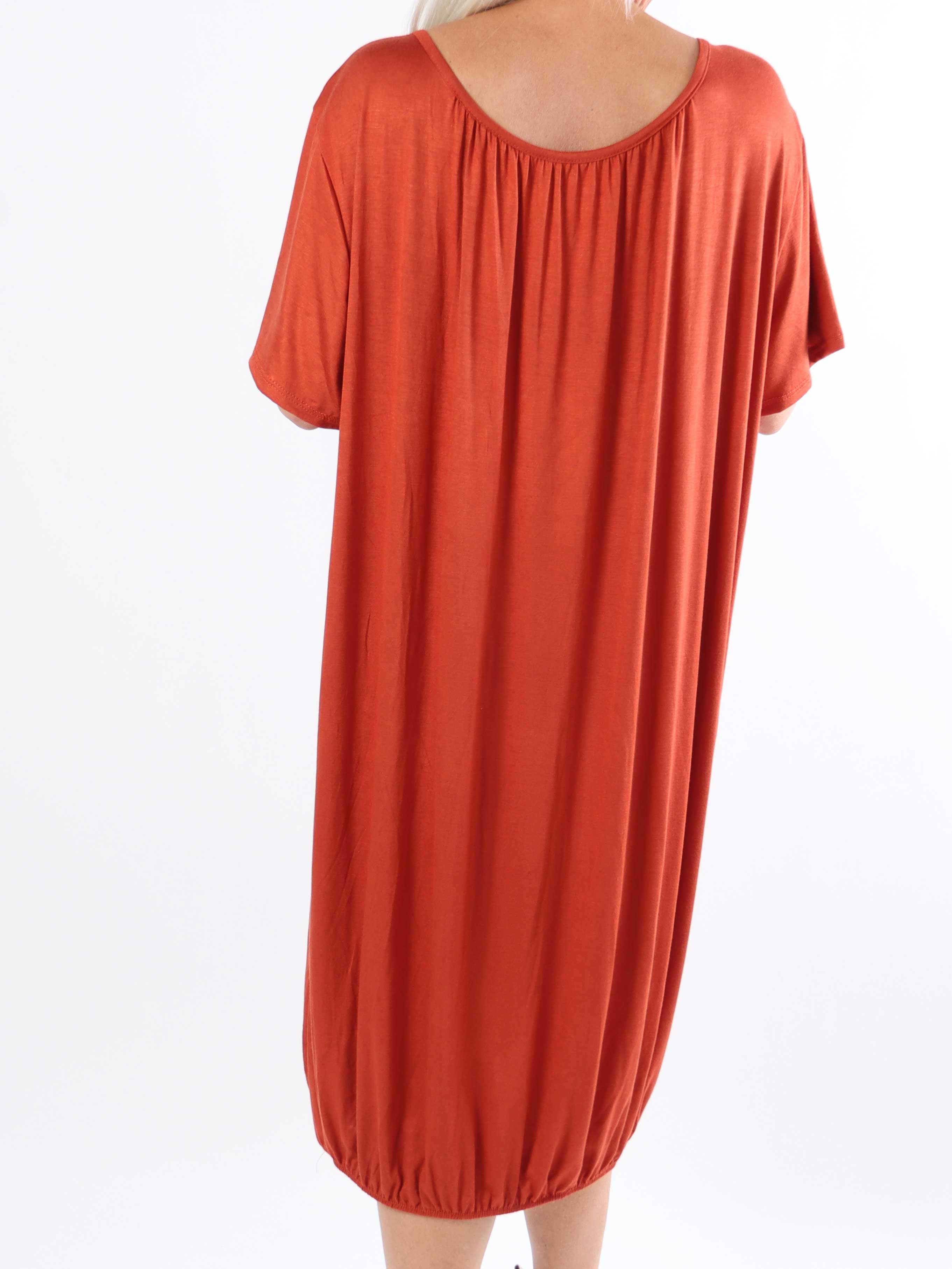 Miracle Dress - Basis plus size kjole i viskose med elastik forneden